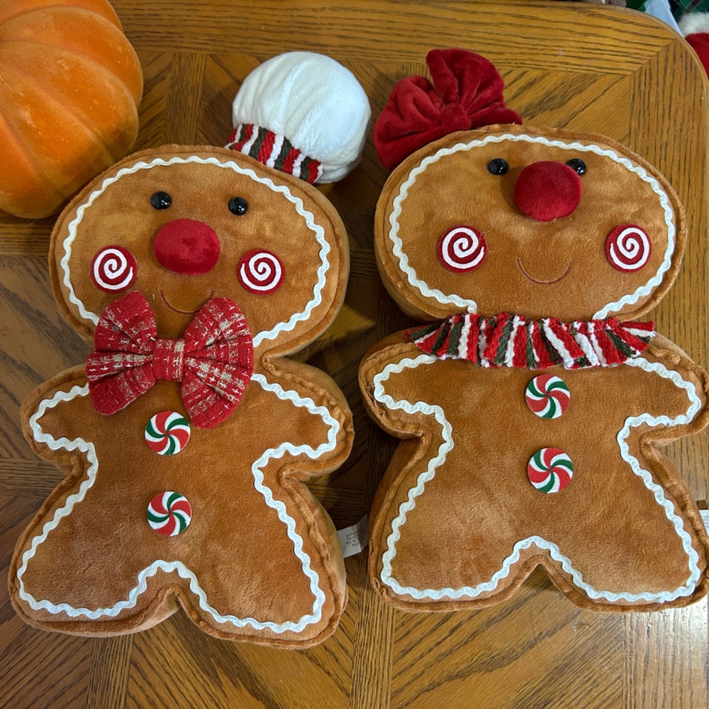 Gingerbread pillows